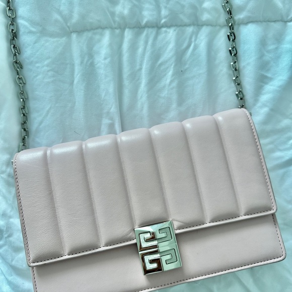 GIVENCHY MEDIUM 4G BAG IN PADDED LEATHER WITH CHAIN - Picture 4 of 14